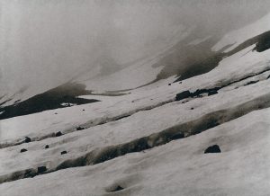 Black & White Lith Print Lith Moersch SE5 Catechol 2nd Silver Gelantine 120 6x6 Analog Minolta Autocord Iceland Hlíðarfjall Akureyri Hiking Mountain Gletscher Glacier Snow Schnee Berg Fomatone Foma RPX Twin Lens Abstrakt Textur Sand Diagonale